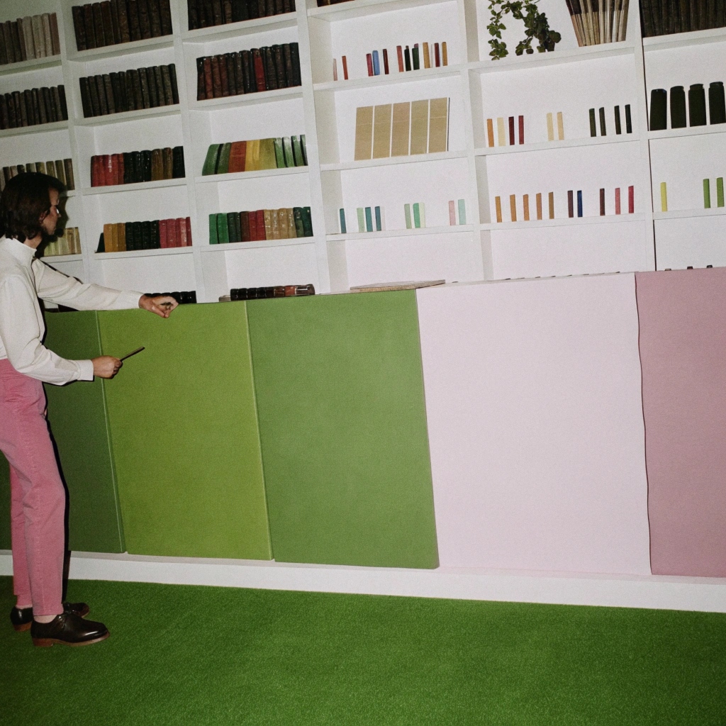 Modern desk accessories